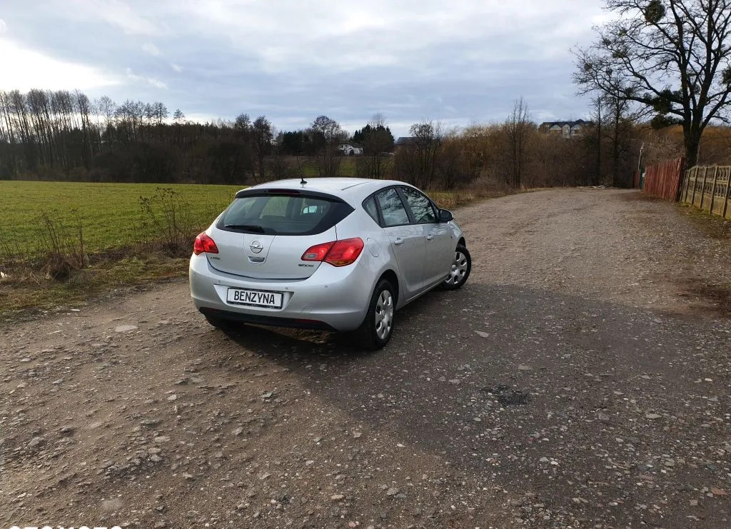 Opel Astra cena 24800 przebieg: 43000, rok produkcji 2010 z Sierpc małe 466